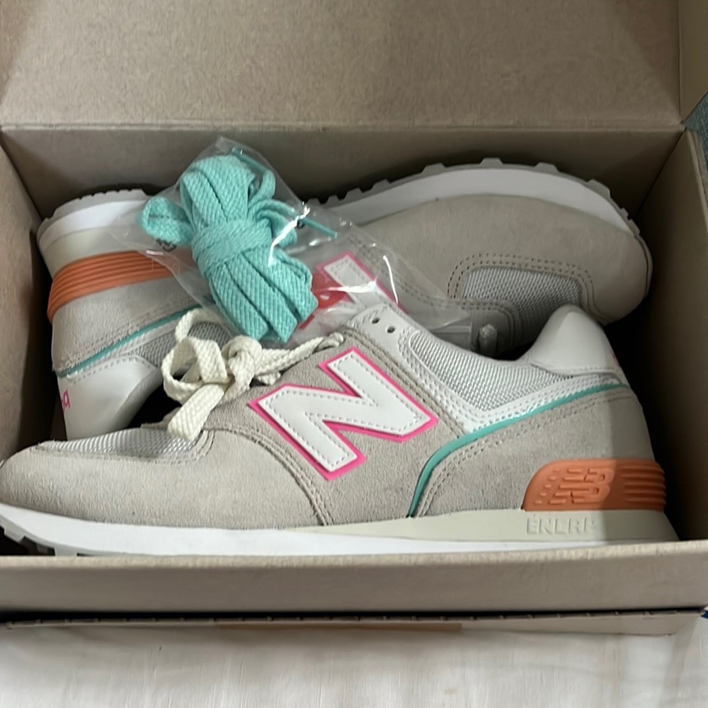 New, never worn New balance shoes.